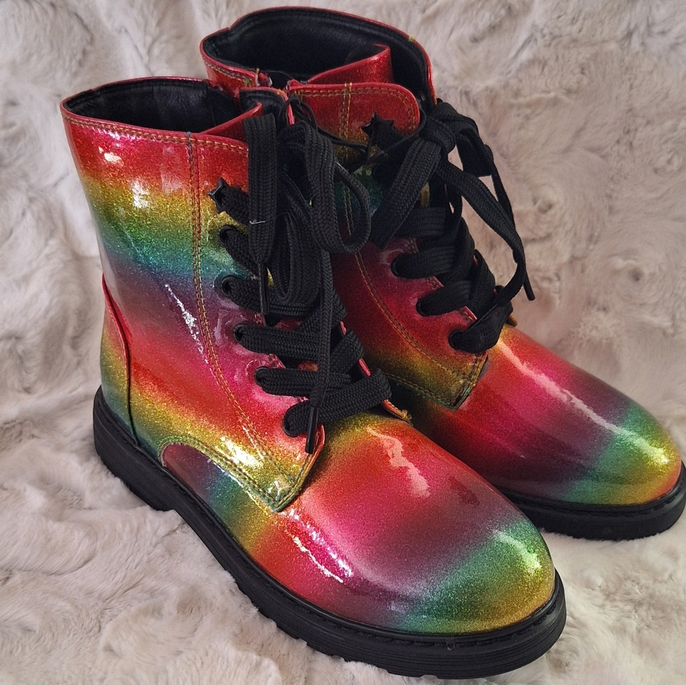 SO Teagan Girls' Black/Rainbow Stars Combat Boots. Size 4